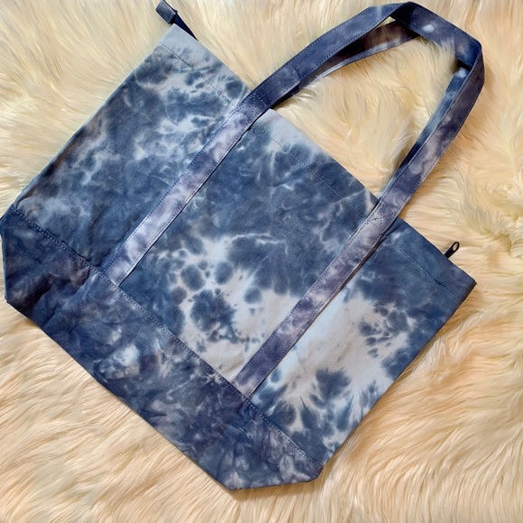 BNWT Tie-Dye Tote from PINK - Picture 4 of 6
